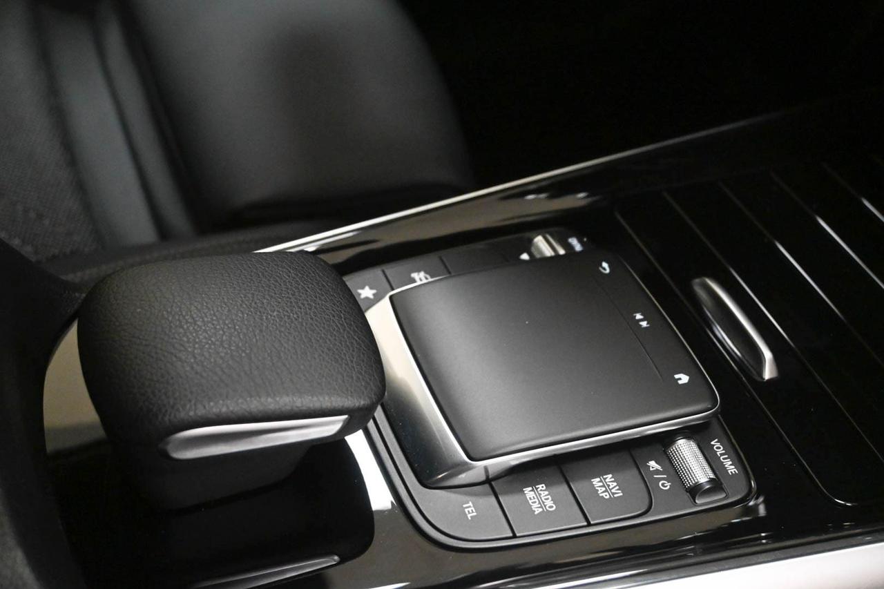 MERCEDES GLA (H247) GLA 200 d Automati...