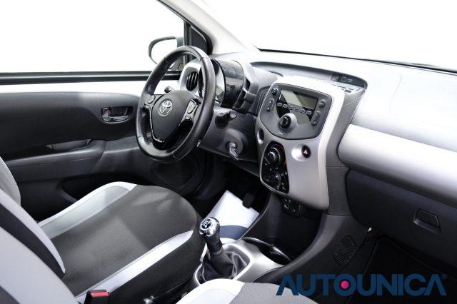 TOYOTA Aygo 1.0 VVT-i 69 CV 5 PORTE X-COOL TSS NEOPATENTATI