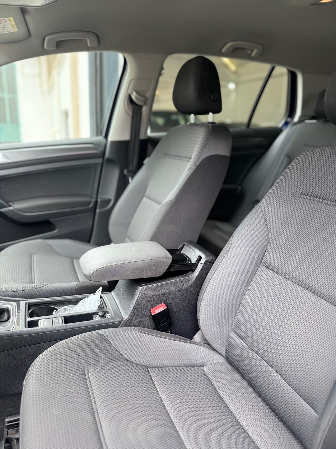 Volkswagen Golf Variant 1.6 TDI 115 CV DSG Executive BlueMotion Tech.