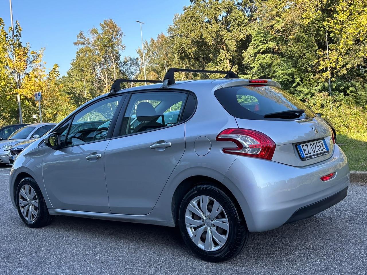 Peugeot 208 1.4 HDi 68 CV 5 porte Allure
