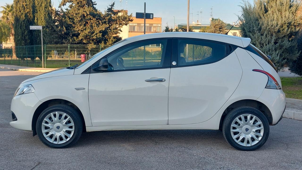 Lancia Ypsilon 0.9 TwinAir 85 CV 5 porte Metano Ecochic Gold