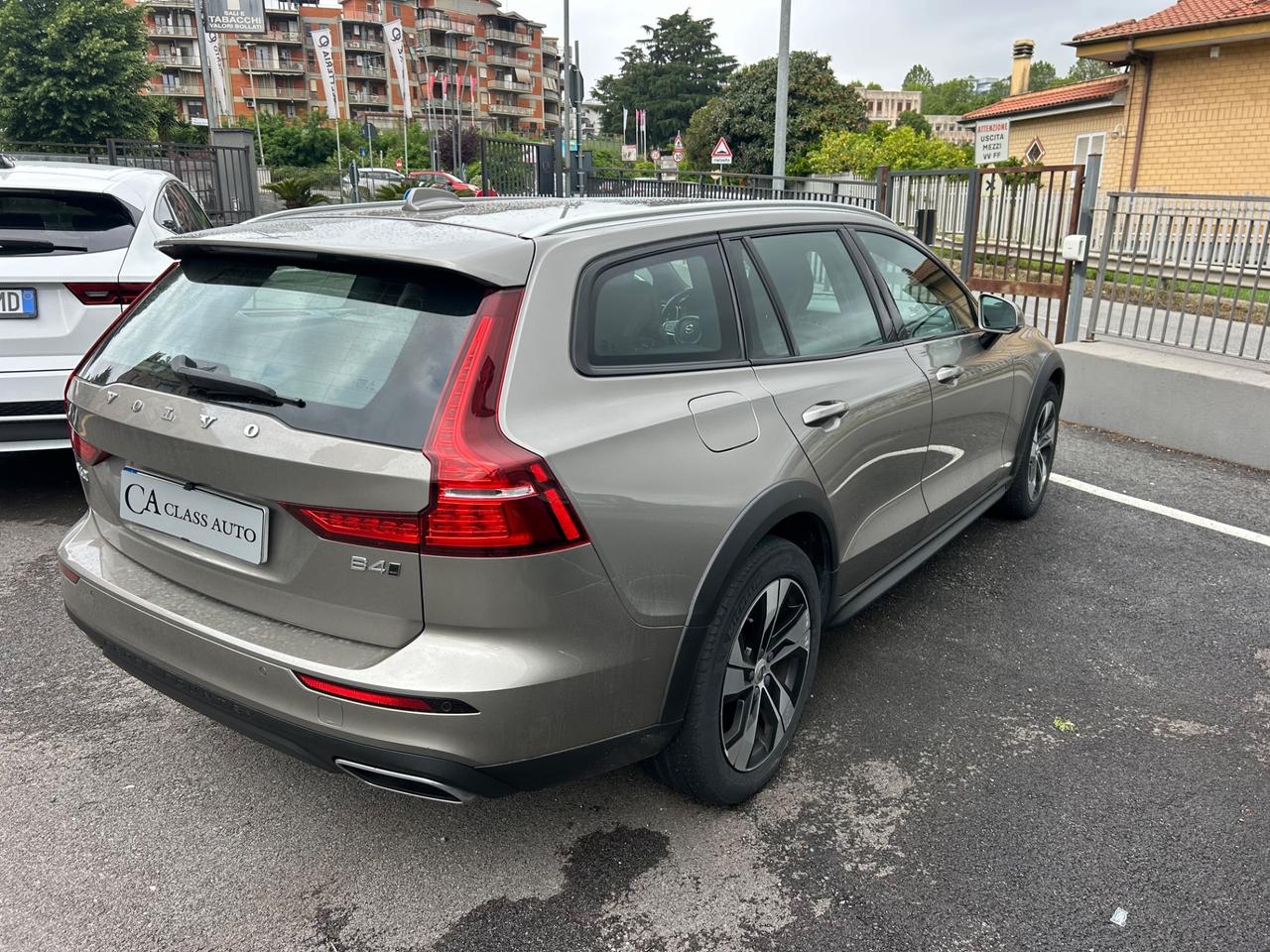 Volvo V60 Cross Country B4 (d) AWD automatico Plus