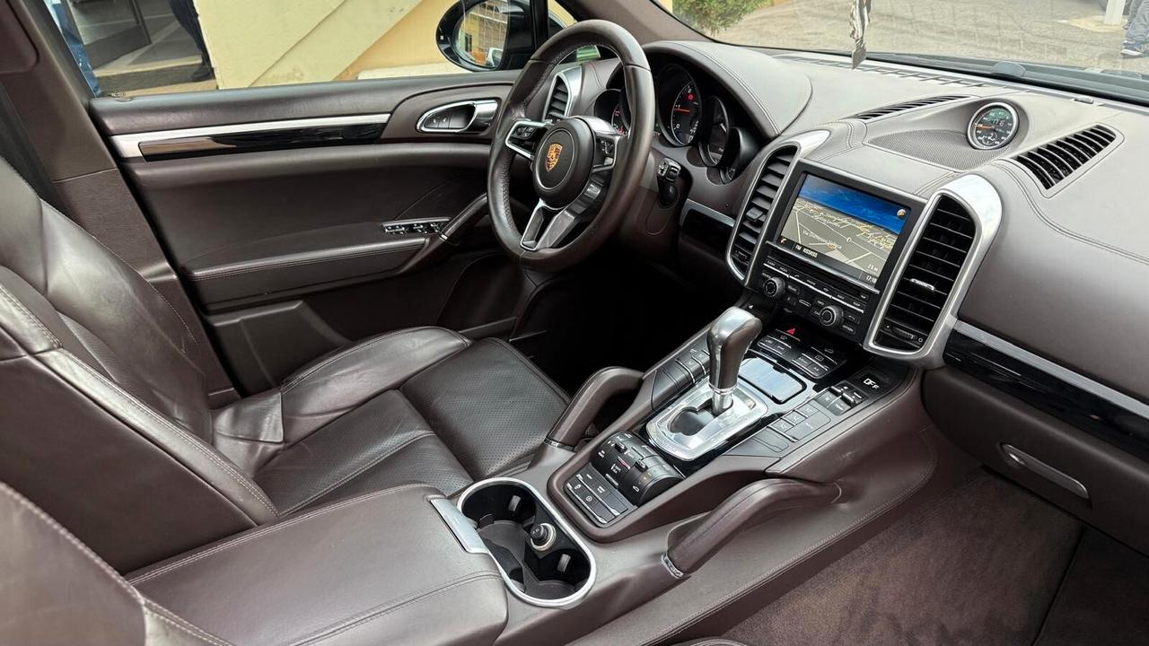PORSCHE CAYENNE 3.0 DIESEL 2016 PLATINUM EDITION