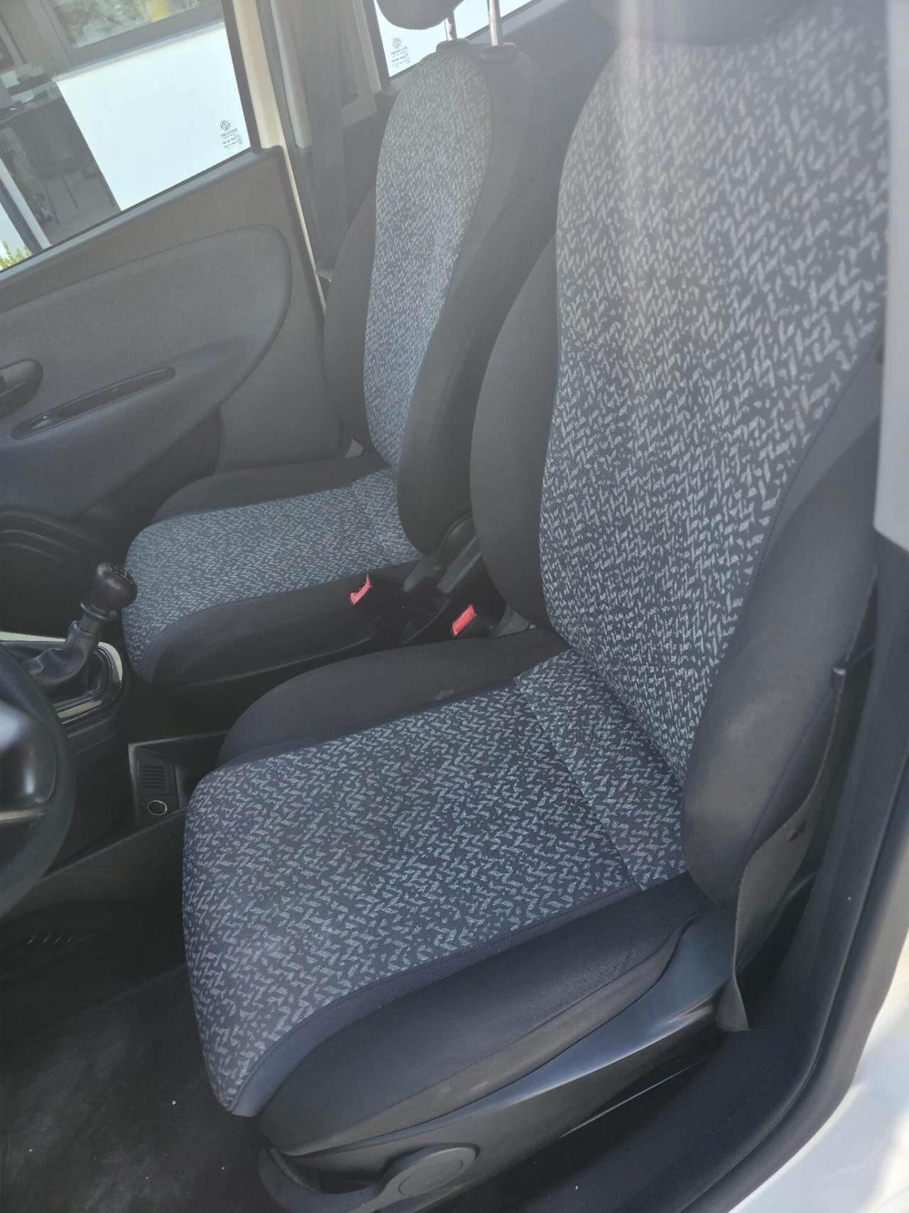Lancia Ypsilon 1.2 69 CV 5 porte Platinum