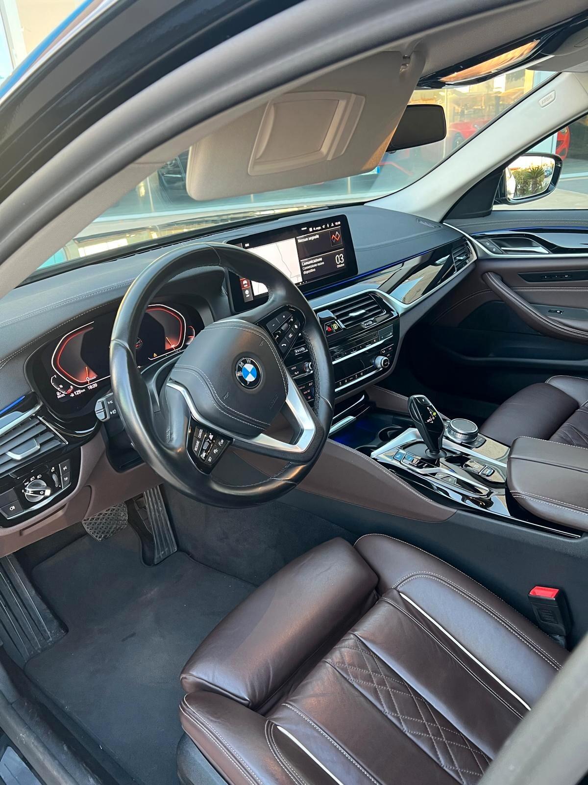 Bmw 530d 48V Touring Luxury possibilità noleggio no scoring