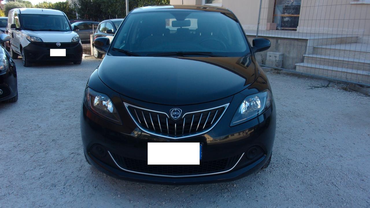 Lancia Ypsilon 1.0 FireFly 5 porte S&S Hybrid Silver