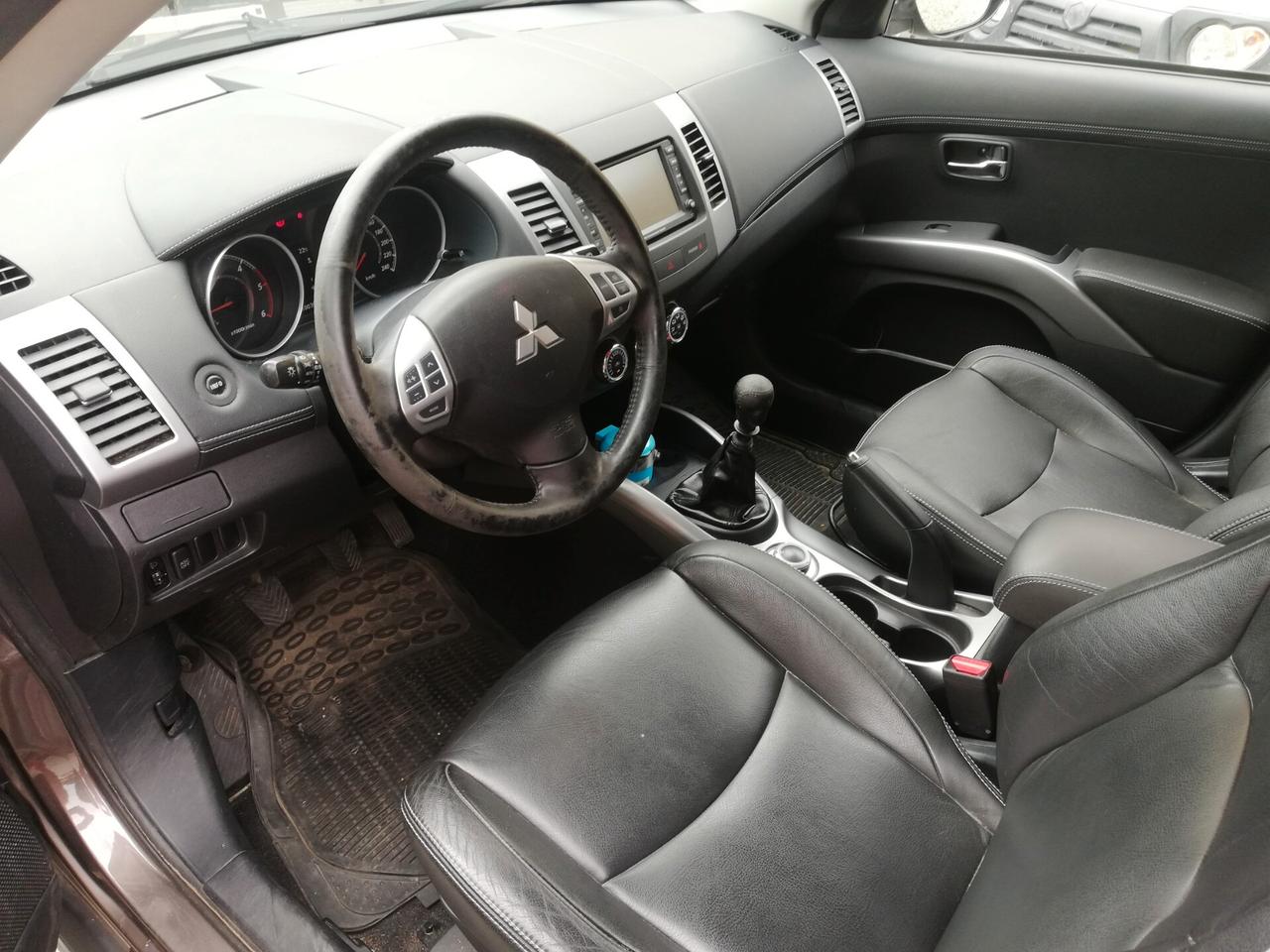 Mitsubishi Outlander 2.2 DI-D 4x4 - 2011