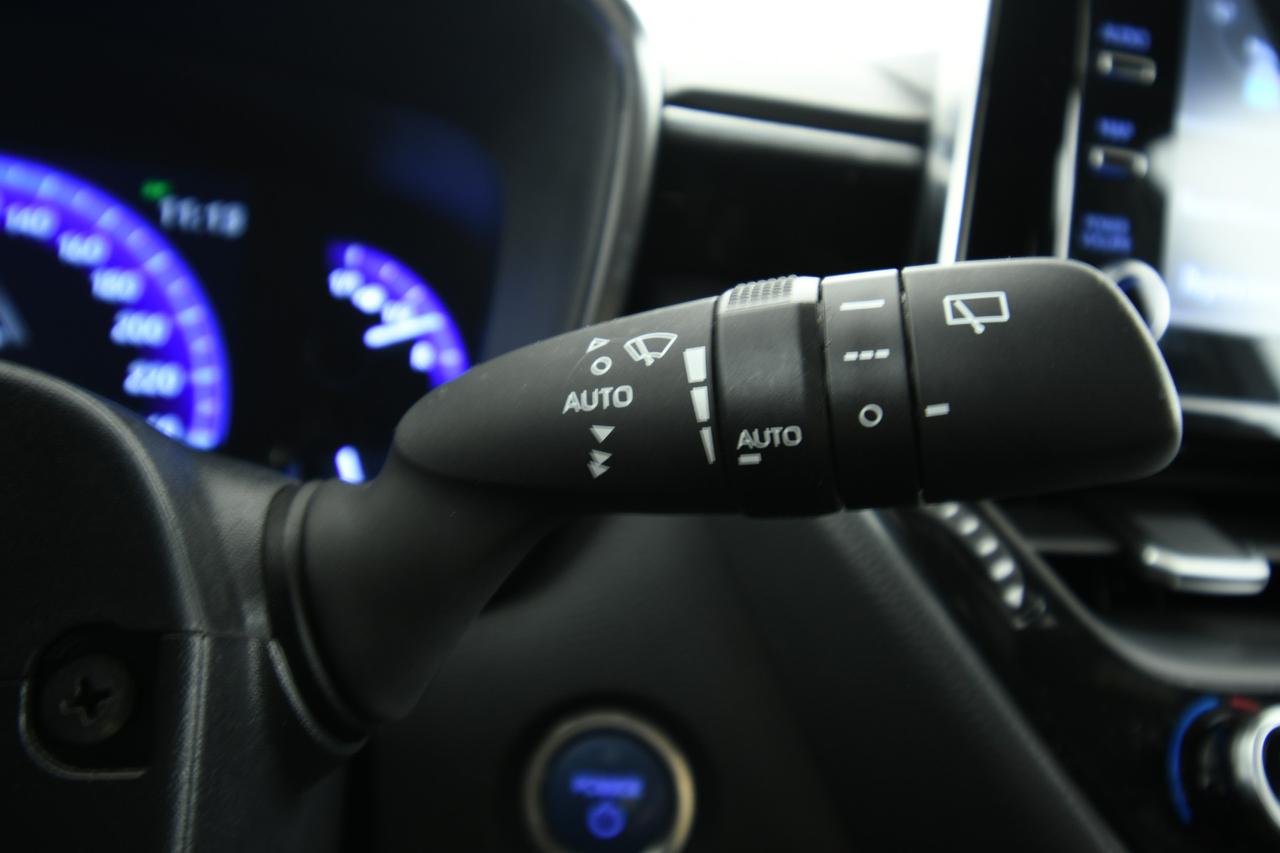TOYOTA Corolla 2.0h Style cvt CAMERA+ACC+LED+C17"