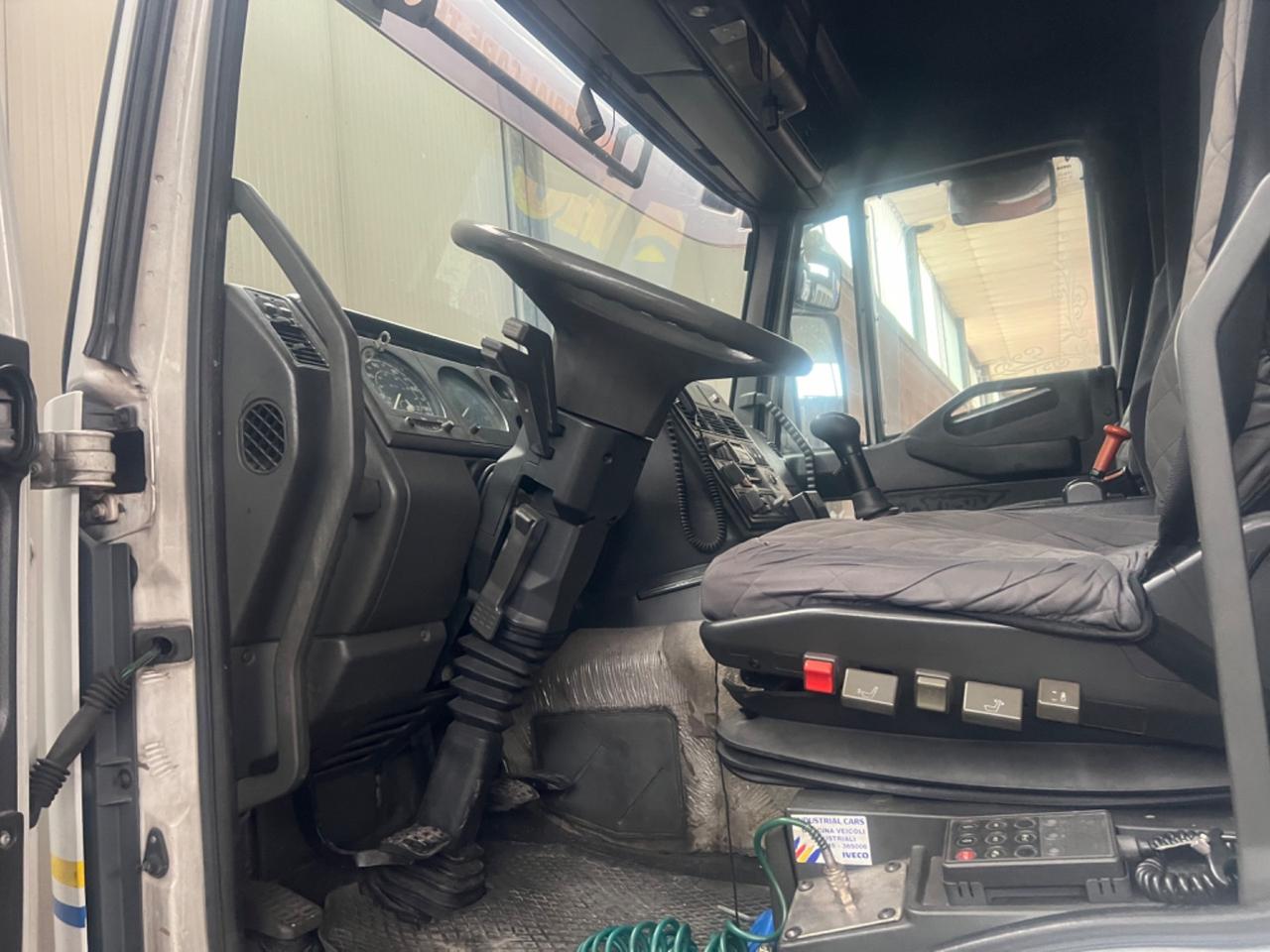 Iveco EuroTech Cursor Scarrabile Con Gru