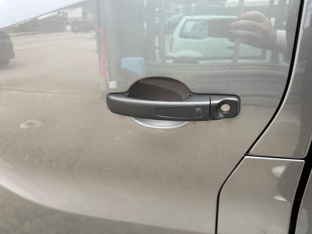 Renault Trafic T27 1.6 dCi 125CV 9 POSTI