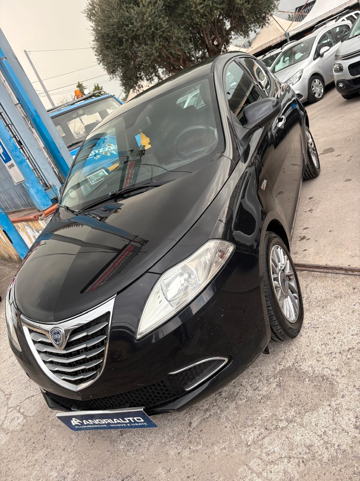 Lancia Ypsilon 1.2 69 CV Unyca