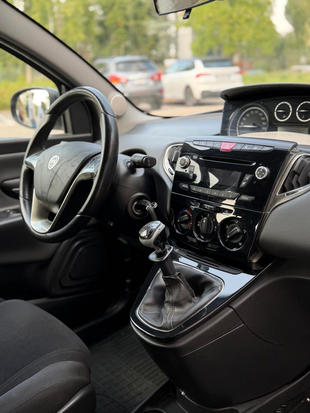 Lancia Ypsilon 0.9 TwinAir 85 CV 5 porte Metano Ecochic Gold