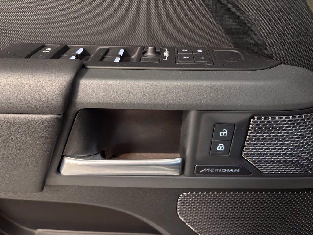 LAND ROVER Defender (2019) LAND ROVER 110 3.0D I6 250 CV AWD Auto X-Dynamic HSE del 2024