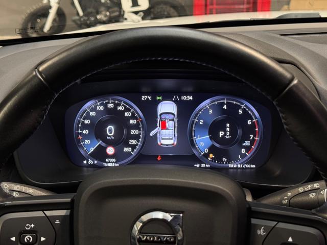 VOLVO XC40 T2 Geartronic Momentum *OK NEOPATENTATI / IVA*