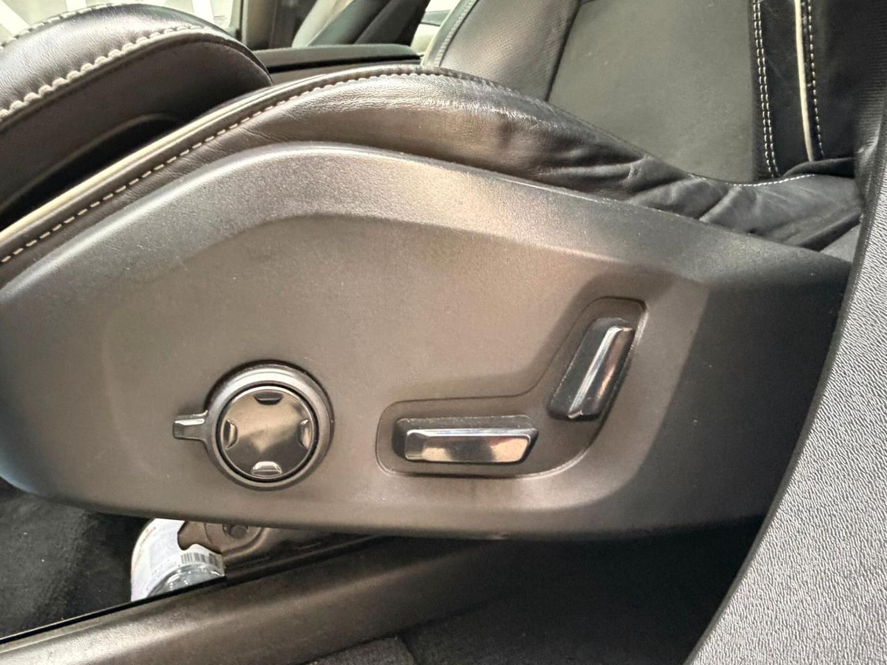 Volvo XC 90 XC90 B5 (d) AWD Geartronic R-design