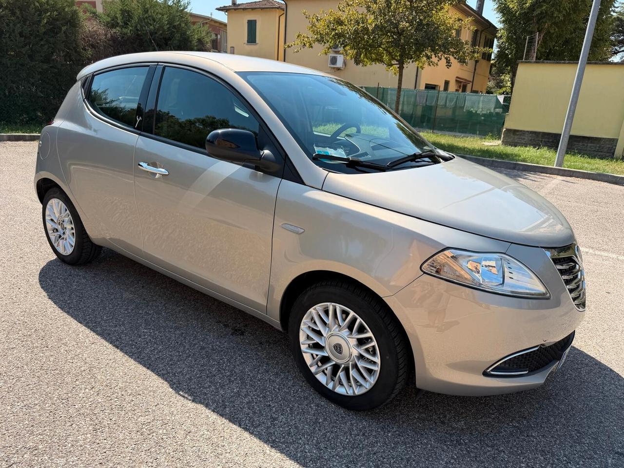 Lancia Ypsilon 1.2 - NEOPATENTATI - 12 MESI DI GARANZIA -