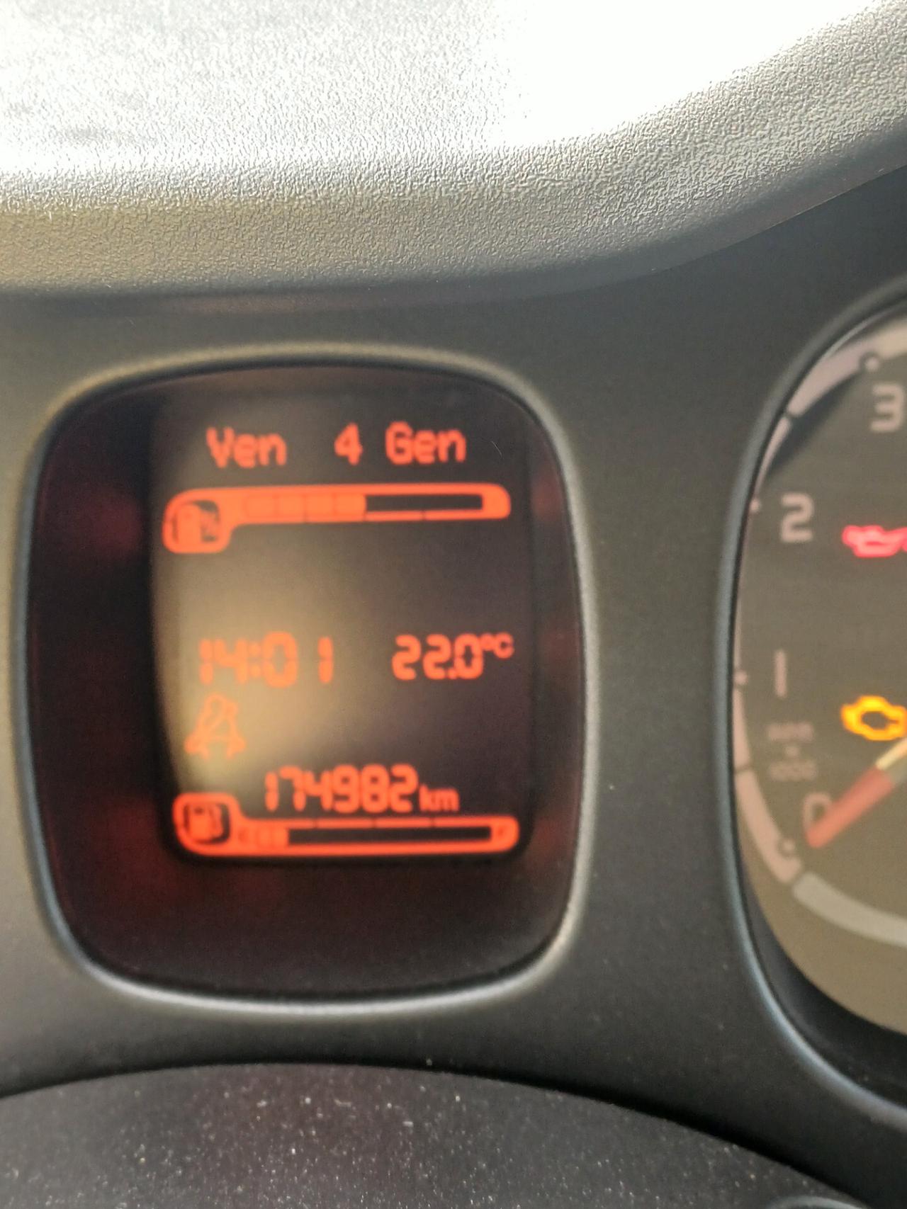 Fiat Panda Hybrid autocarro 4 posti