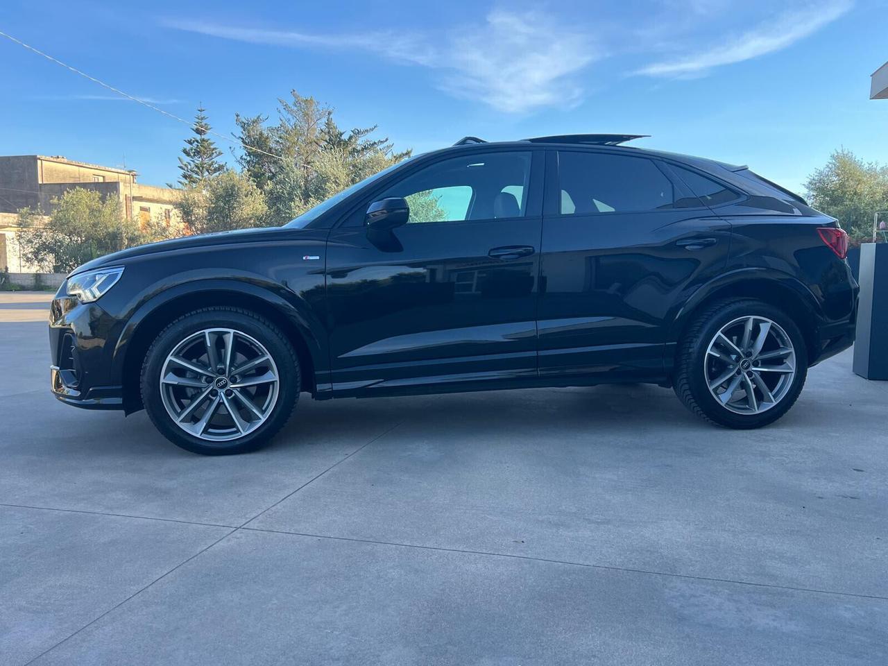 Audi Q3 Sportback S-line *tetto FULL Black