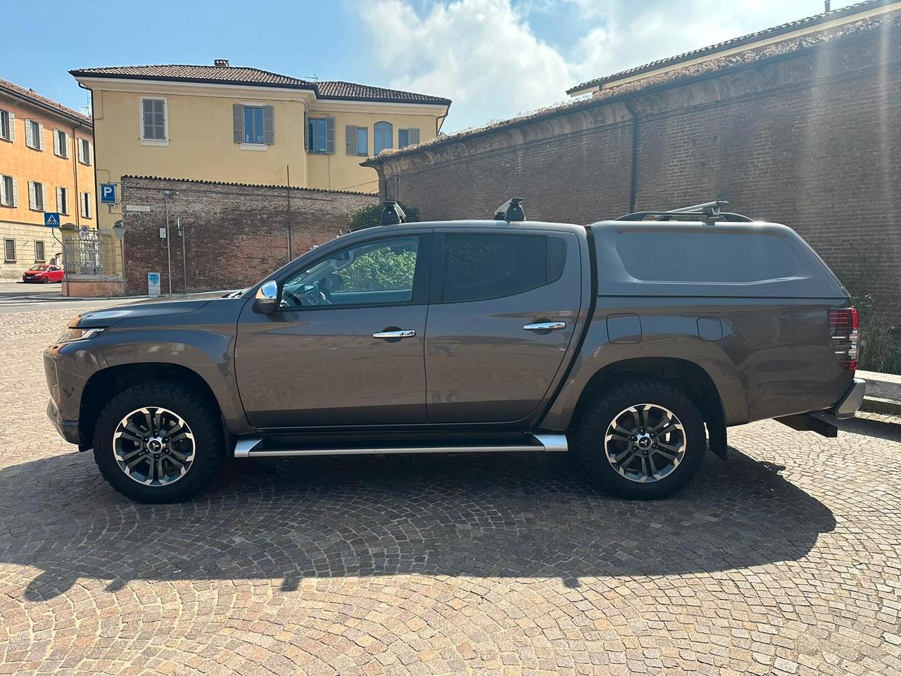 Mitsubishi L200 2.3 D Double Cab 4x4 Intense aut. HARD TOP