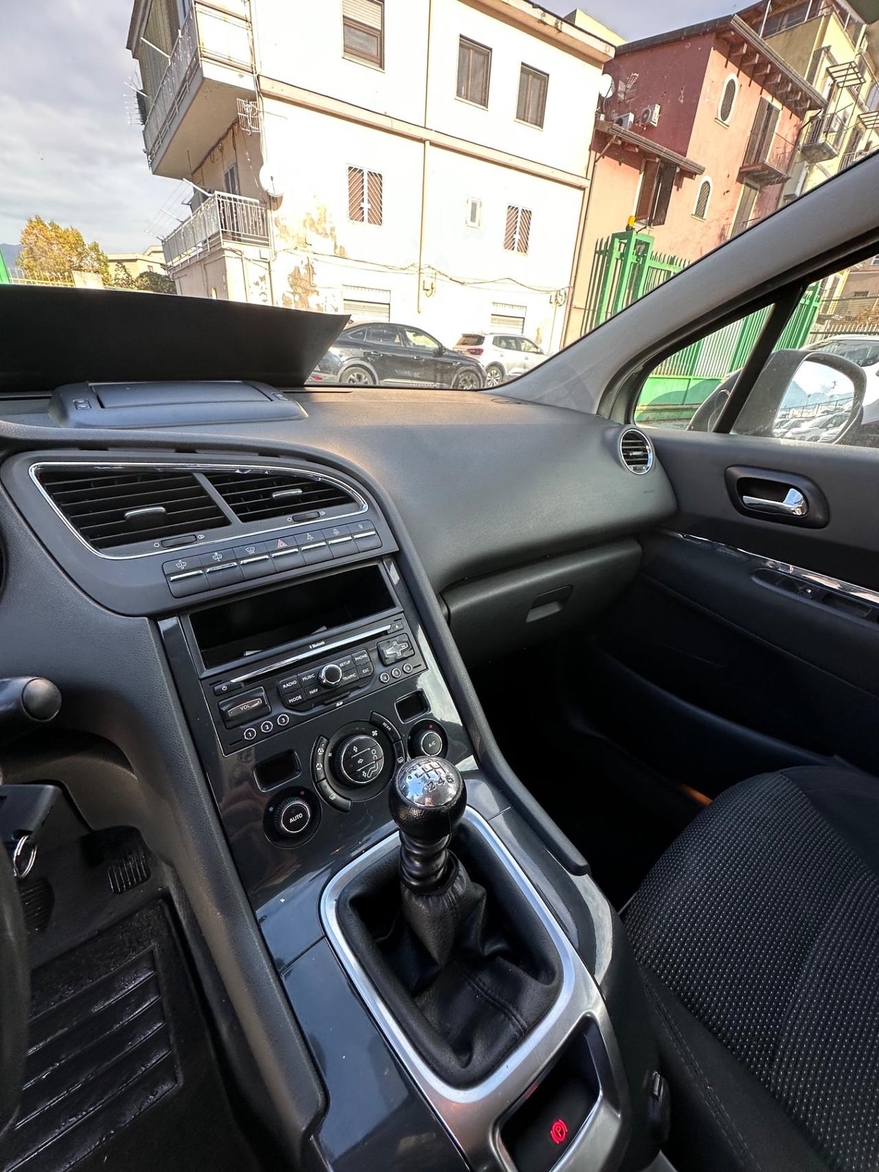 Peugeot 5008 2.0 HDi 150CV Féline