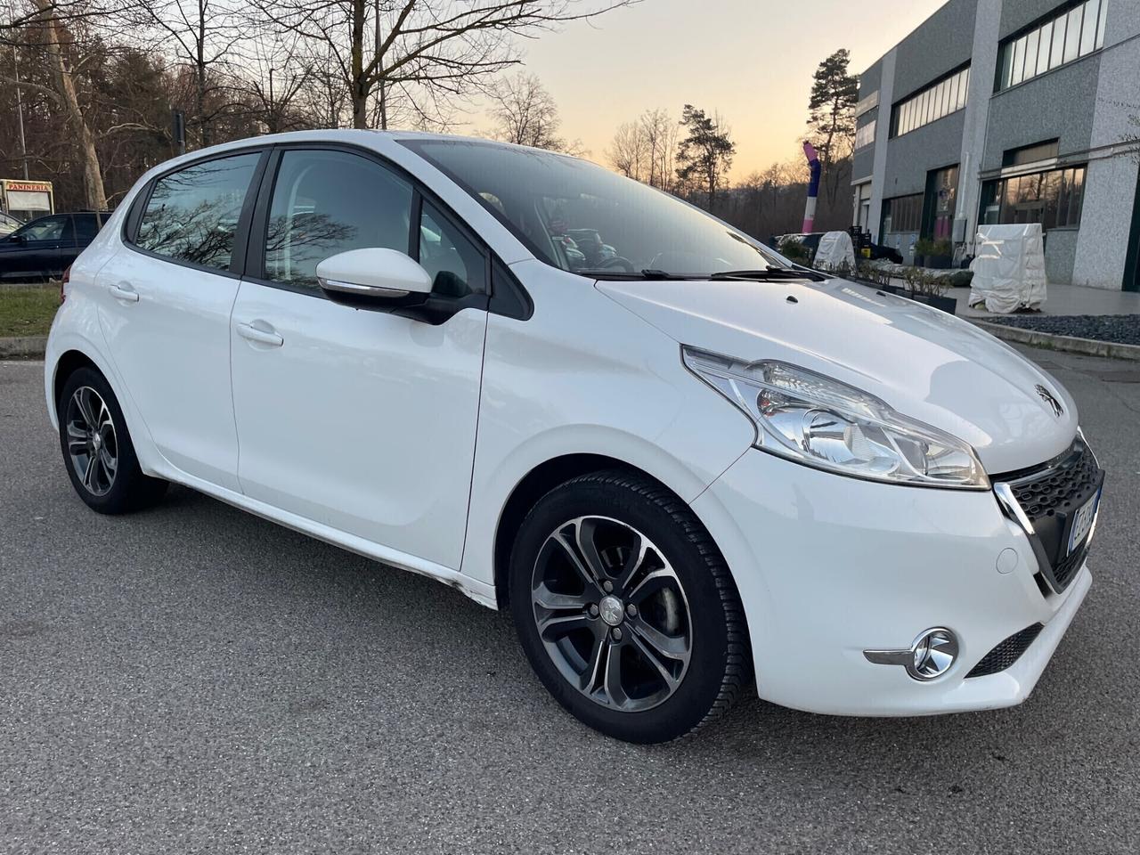 Peugeot 208 PureTech 82 5 porte*Neopatentati*Sonsori