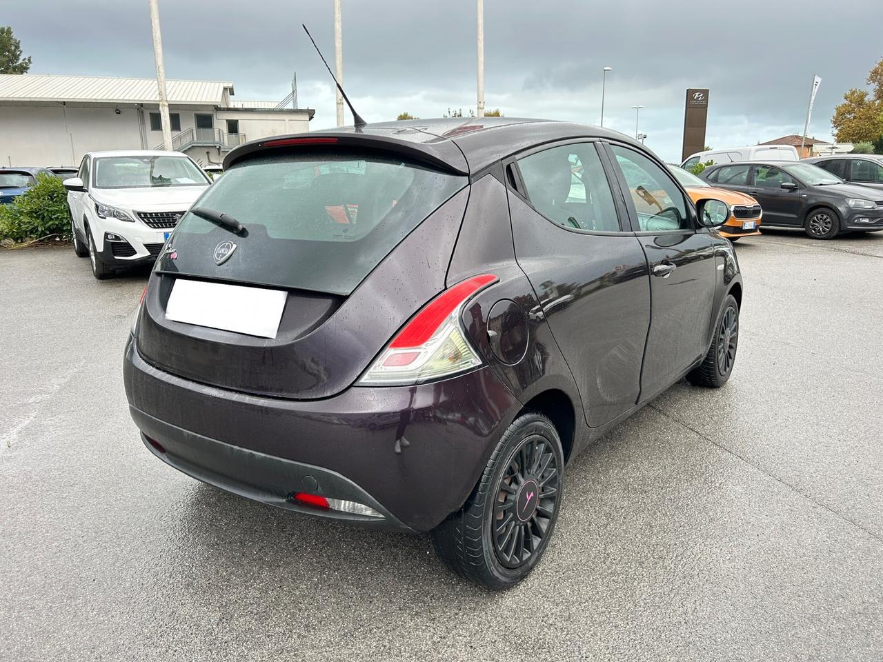 Lancia Ypsilon 1.2 69 CV NEO PATENTATI !