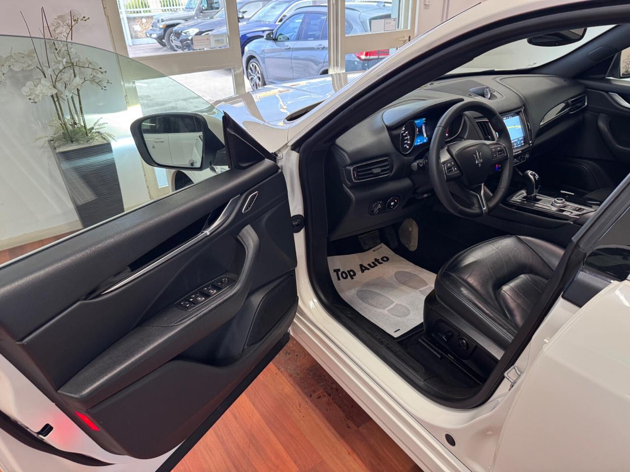 MASERATI LEVANTE V6 275 CV AWD GRANLUSSO / TETTO