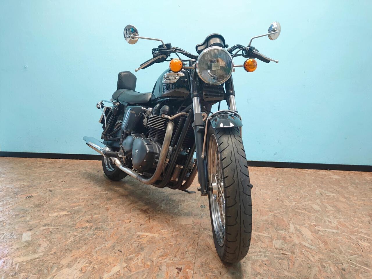 Triumph Bonneville 800: l'intramontabile scrambler