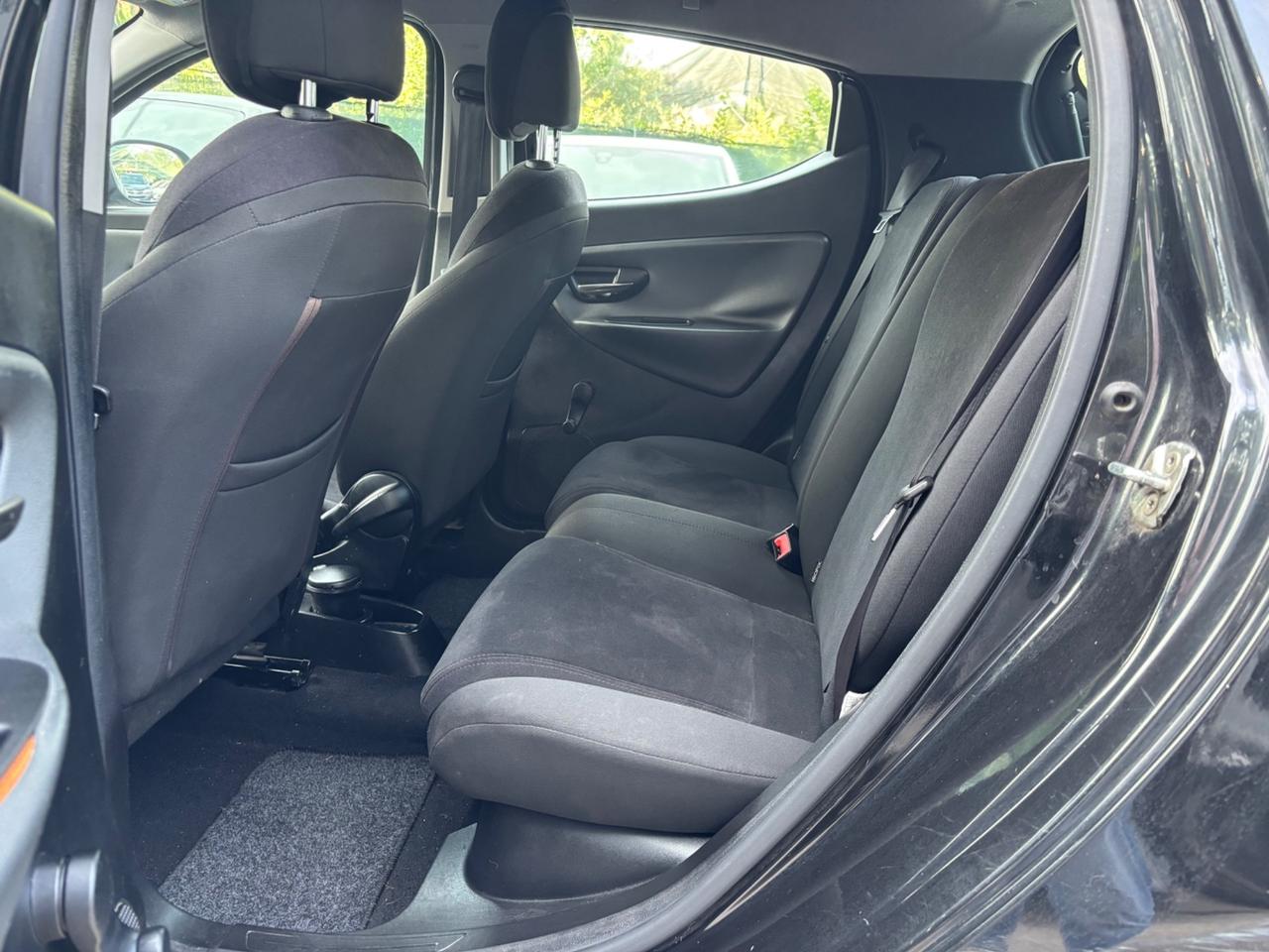 Lancia Ypsilon 5 porte Metano Ecochic OK NEOPATENTATI