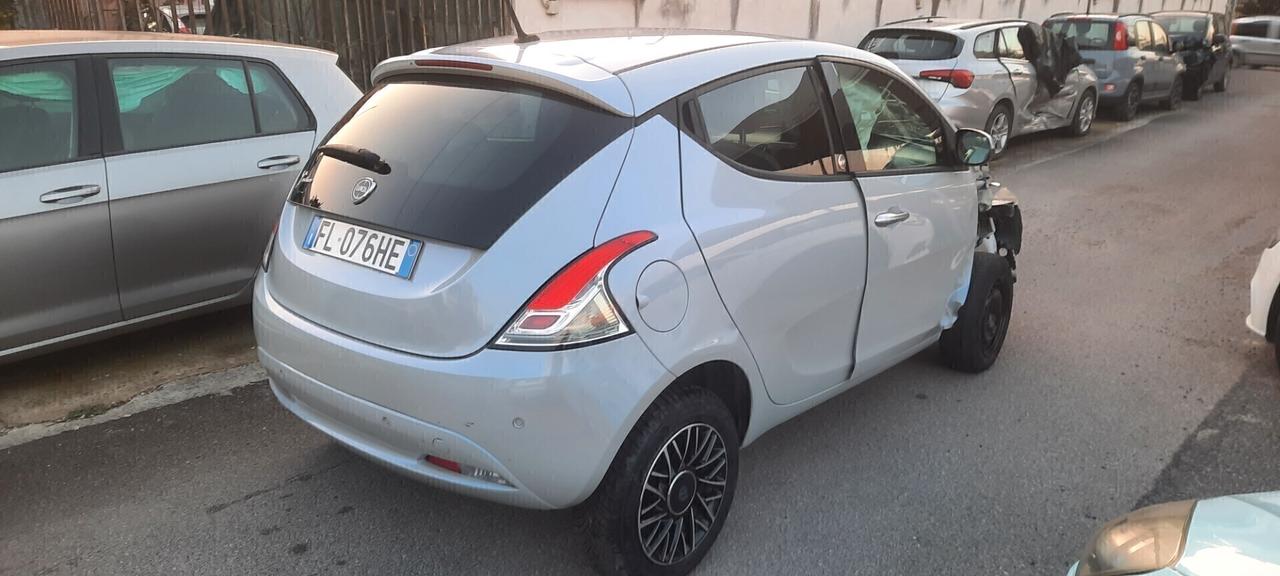 Lancia Ypsilon 0.9 TwinAir 85 CV 5 porte Metano Ecochic Mya