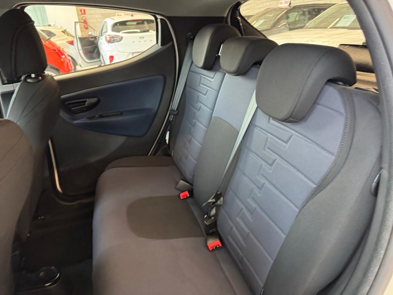 Lancia Ypsilon 1.0 FireFly 5 porte S&S Hybrid Platino