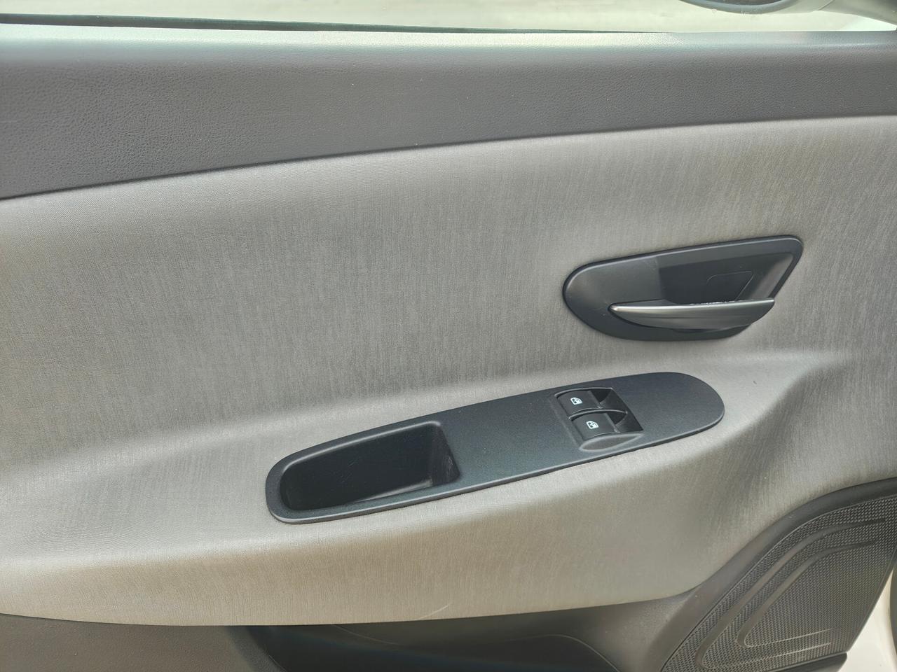 Lancia Ypsilon 1.2 69 CV 5 porte GPL Ecochic Silver