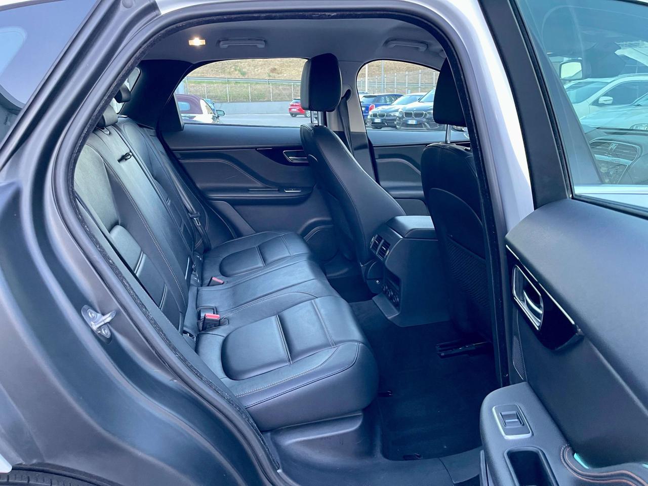 Jaguar F-Pace F-Pace 2.0d Portfolio awd 180cv auto CATENA NUOVA