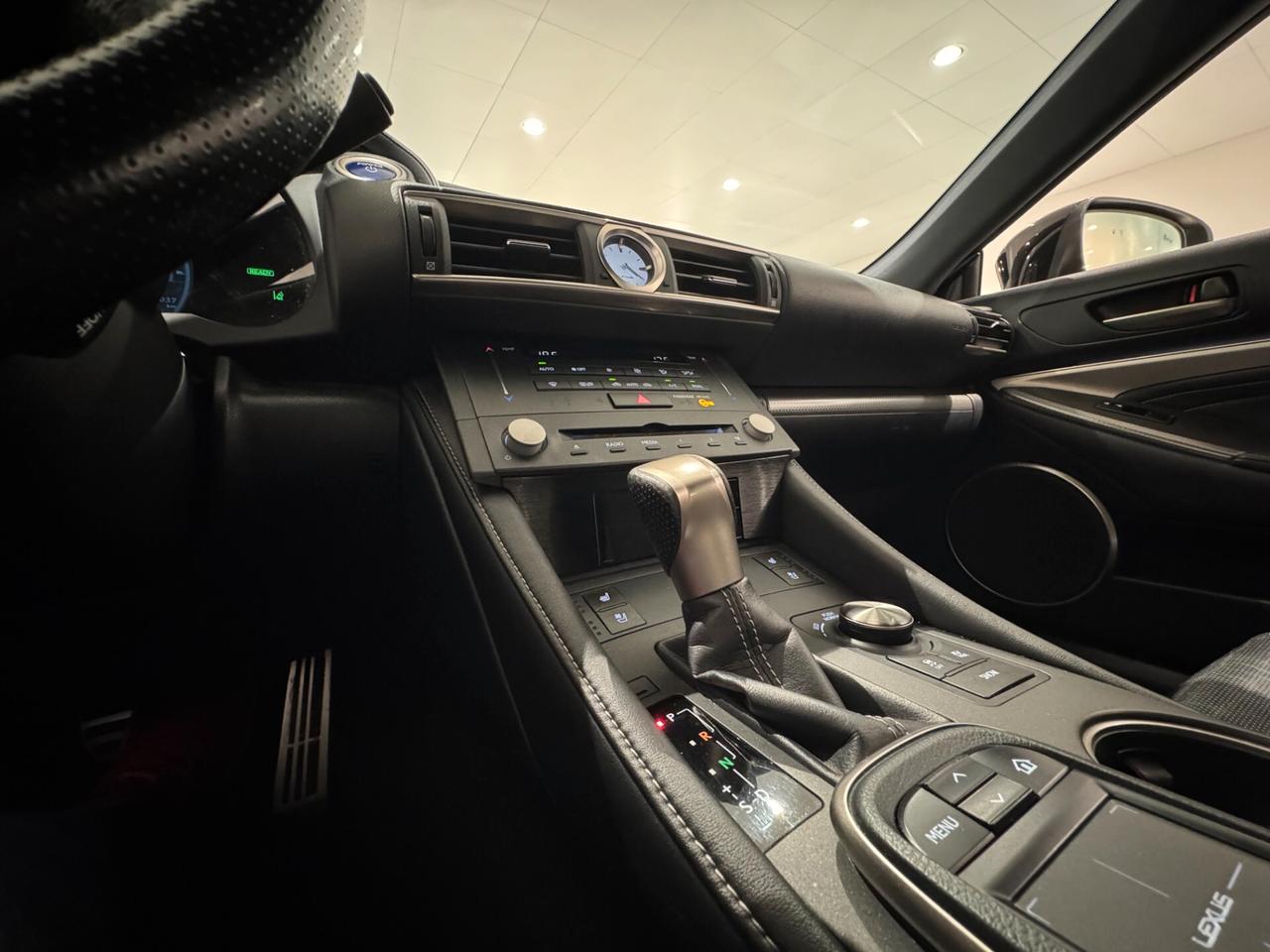 Lexus RC 300h Hybrid F Sport