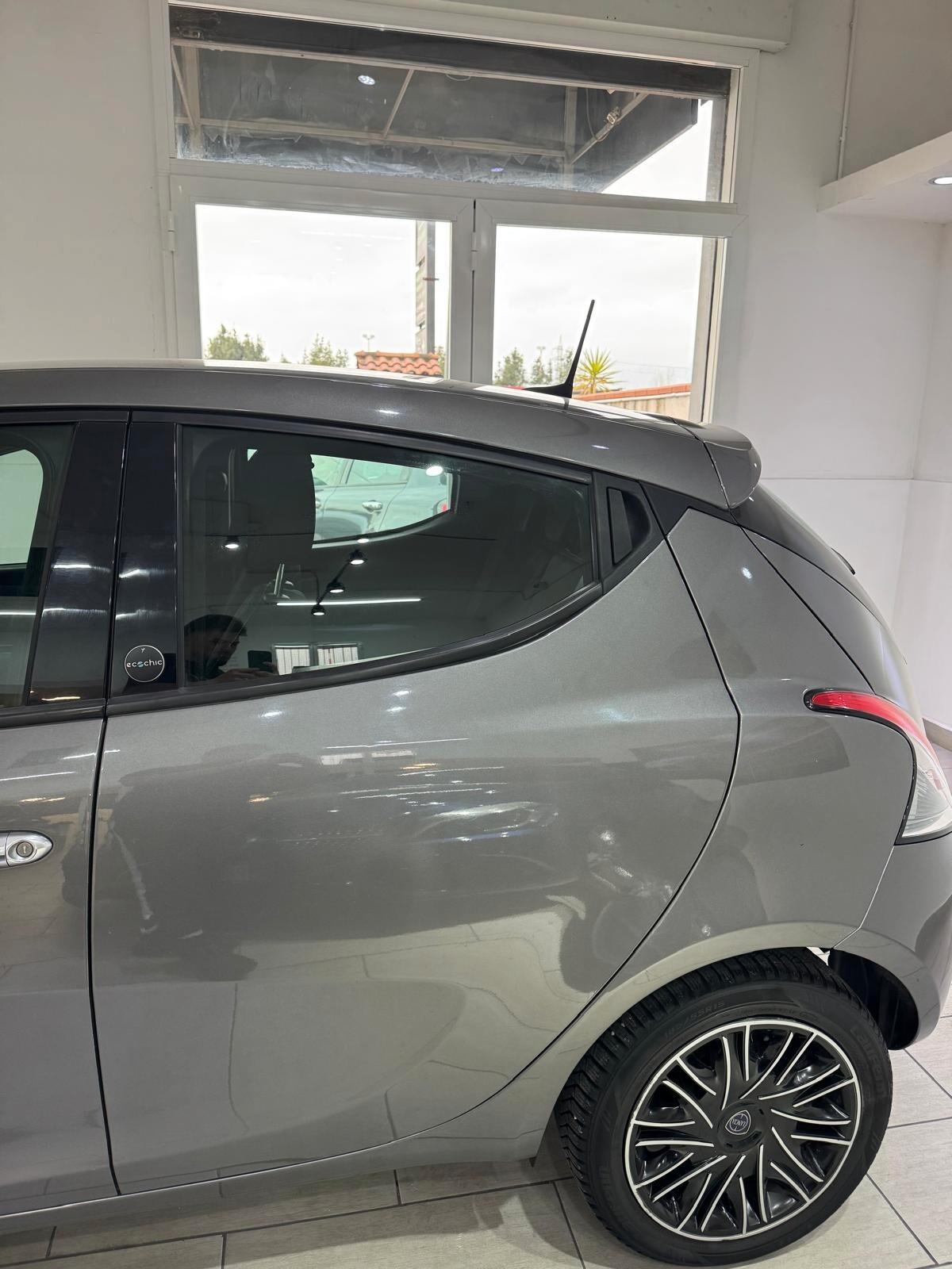 Lancia Ypsilon 1.0 FireFly 5 porte S&S Hybrid Ecochic Gold