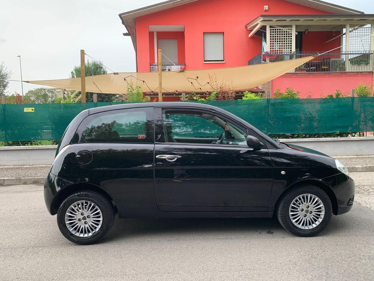Lancia Ypsilon restailing 1.2 metano benzina