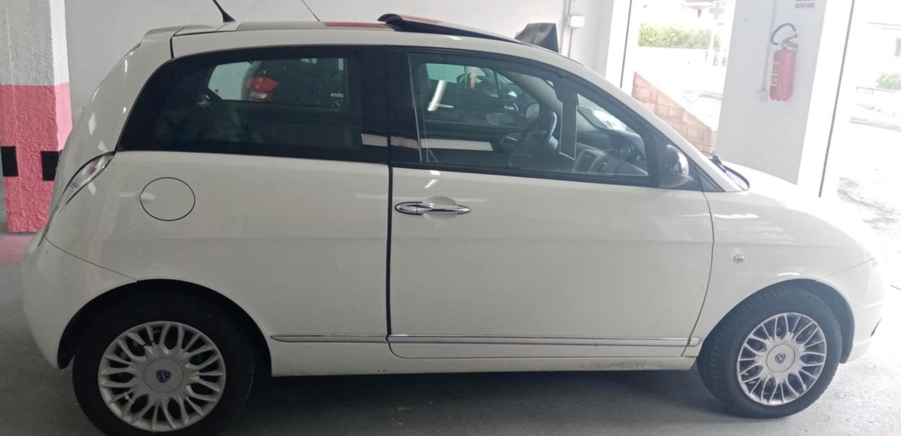Lancia Ypsilon 1.3 MJT 75 CV Diva