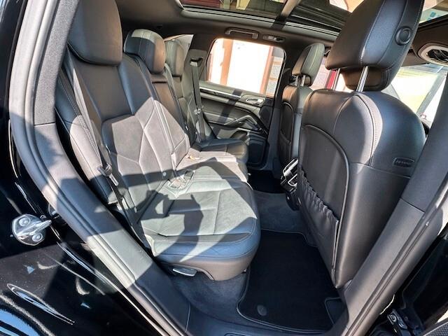 Porsche Cayenne 3.0 Diesel IVA ESPOSTA service Porsche Uni pro.