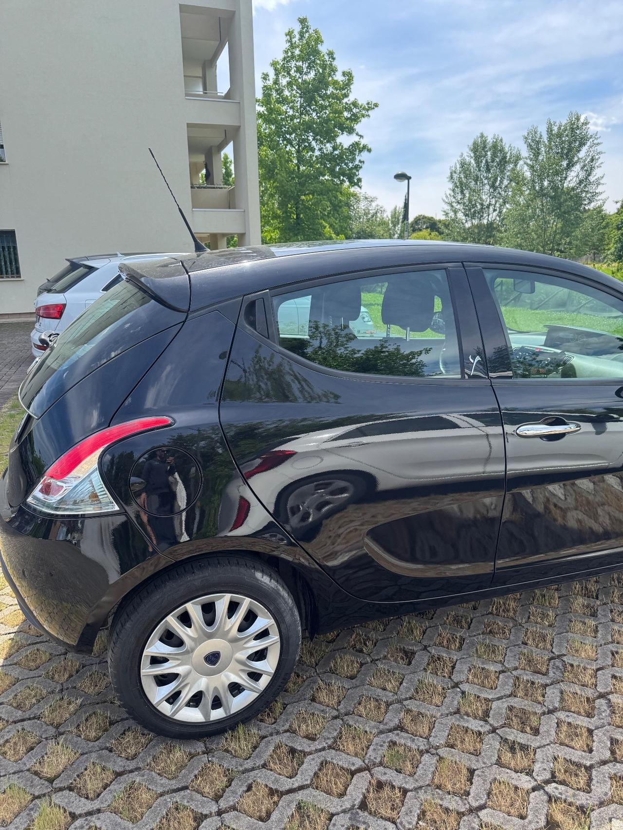 Lancia Ypsilon 1.2 69 CV 5 porte Gold