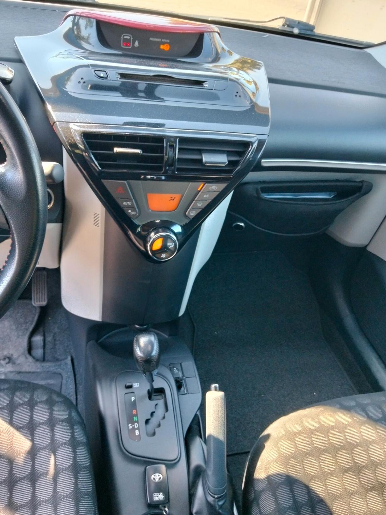 Toyota iQ 1.0 CVT Trend
