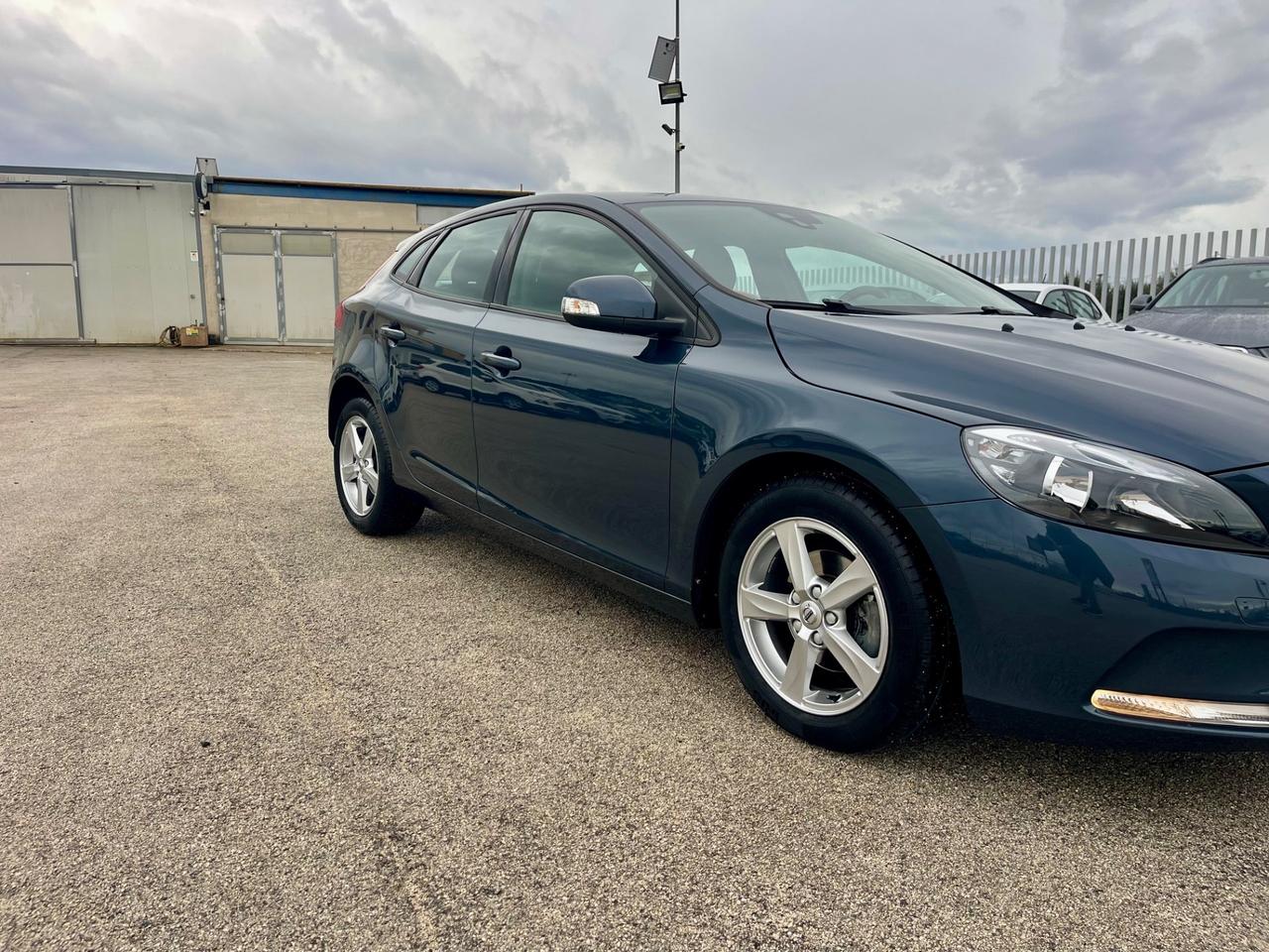VOLVO V40 2.0D D2 120CV MANUALE FULL NAVI MY16