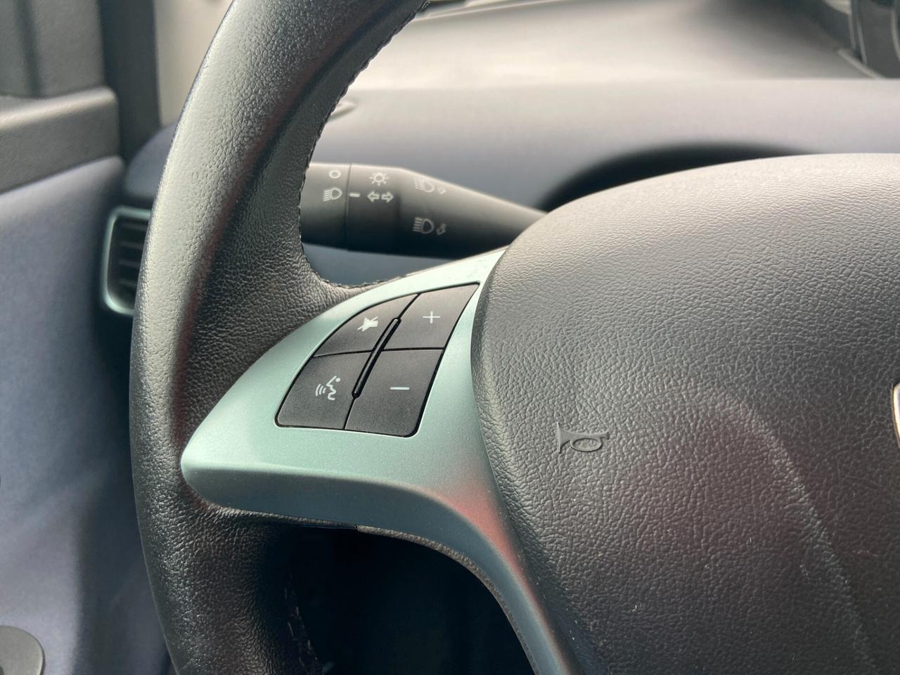 Lancia Ypsilon 1.0 firefly hybrid Silver