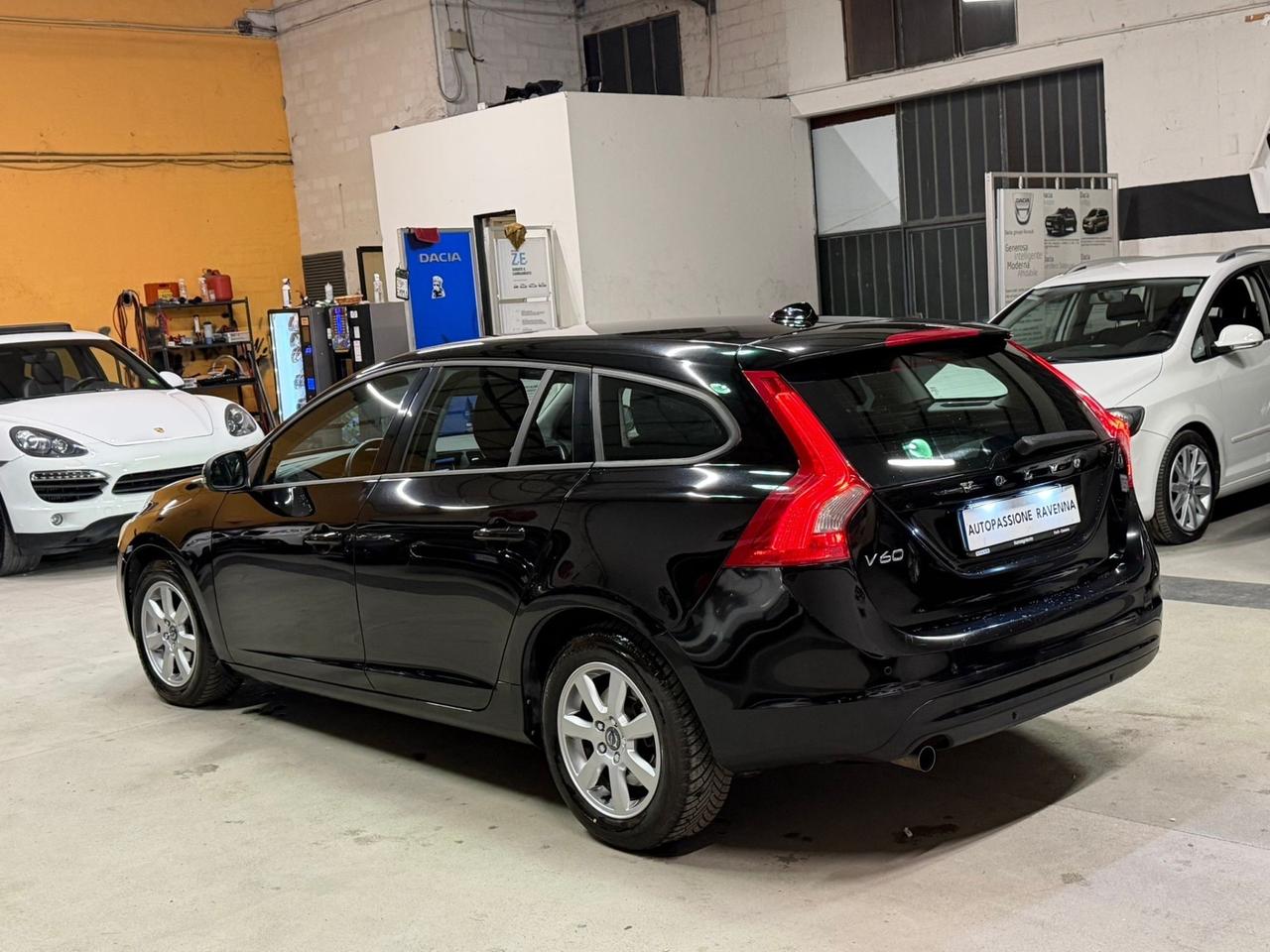 Volvo V60 D2 1.6 Powershift R-design Momentum