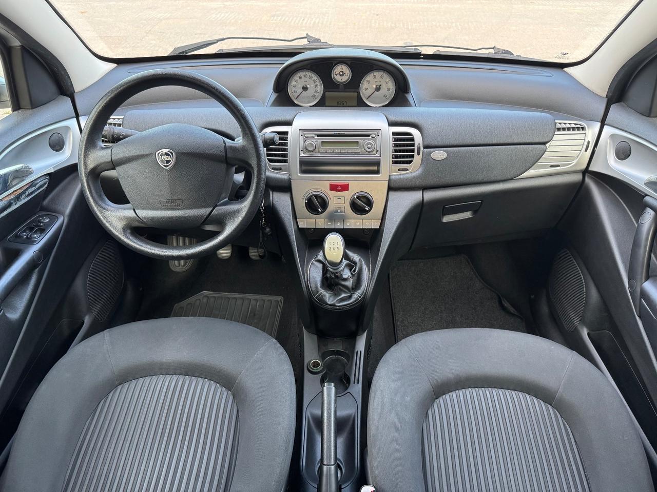 Lancia Ypsilon 1.4 16V Oro