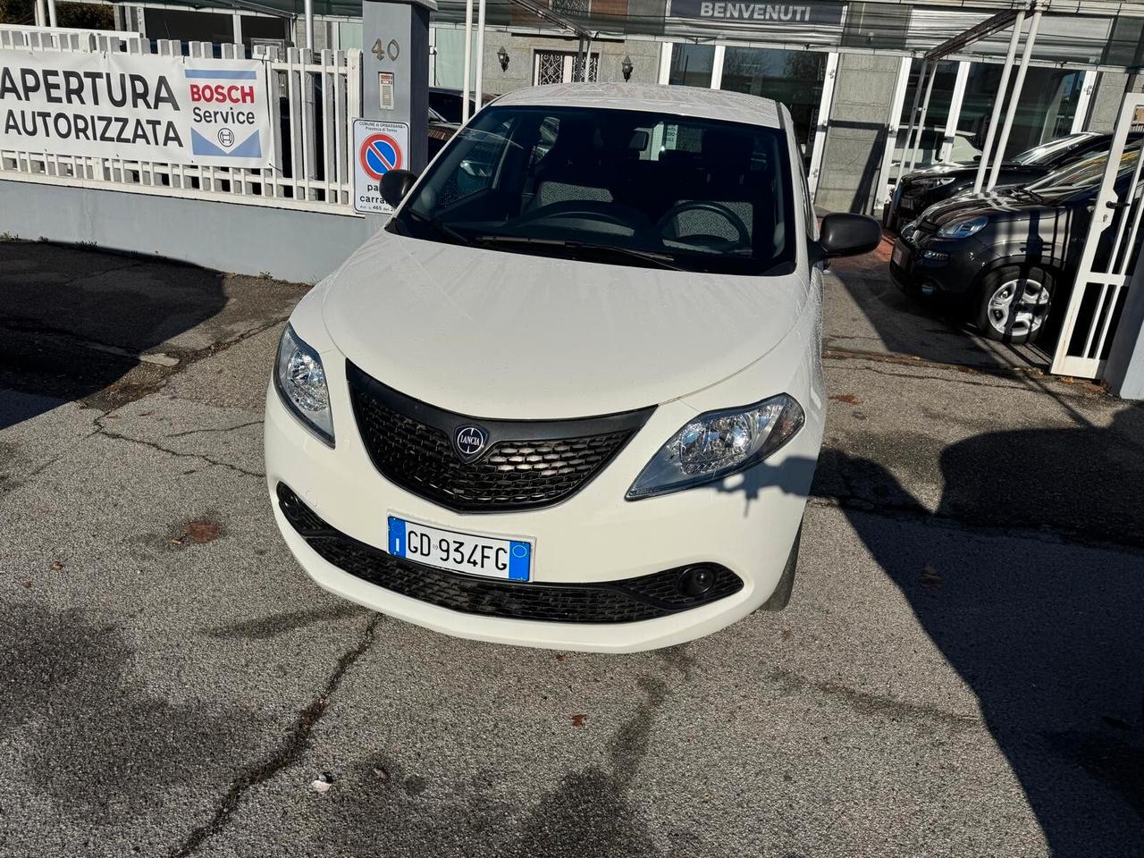 Lancia Ypsilon 1.0 FireFly 5 porte S&S Hybrid Ecochic Silver