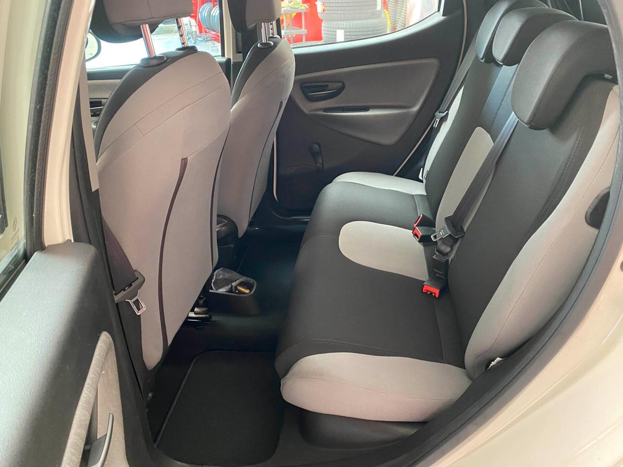 Lancia Ypsilon 1.2 69 CV 5 porte GPL Ecochic Silver
