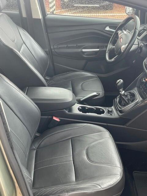 Ford Kuga 2.0 TDCI 140 CV 4WD Titanium