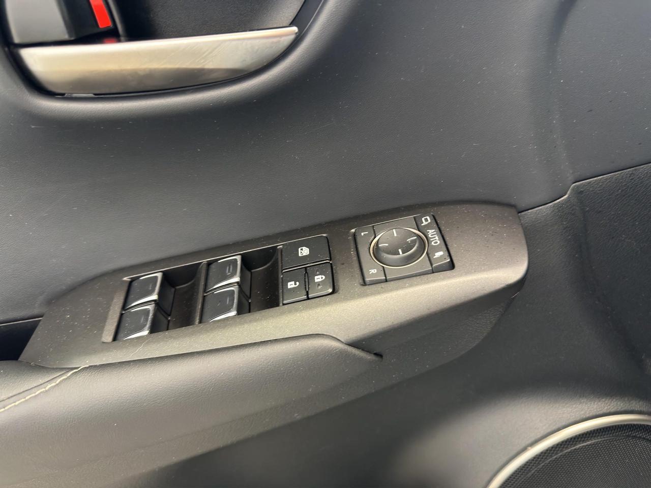 Lexus NX 300h 2.5 F Sport 4wd cvt