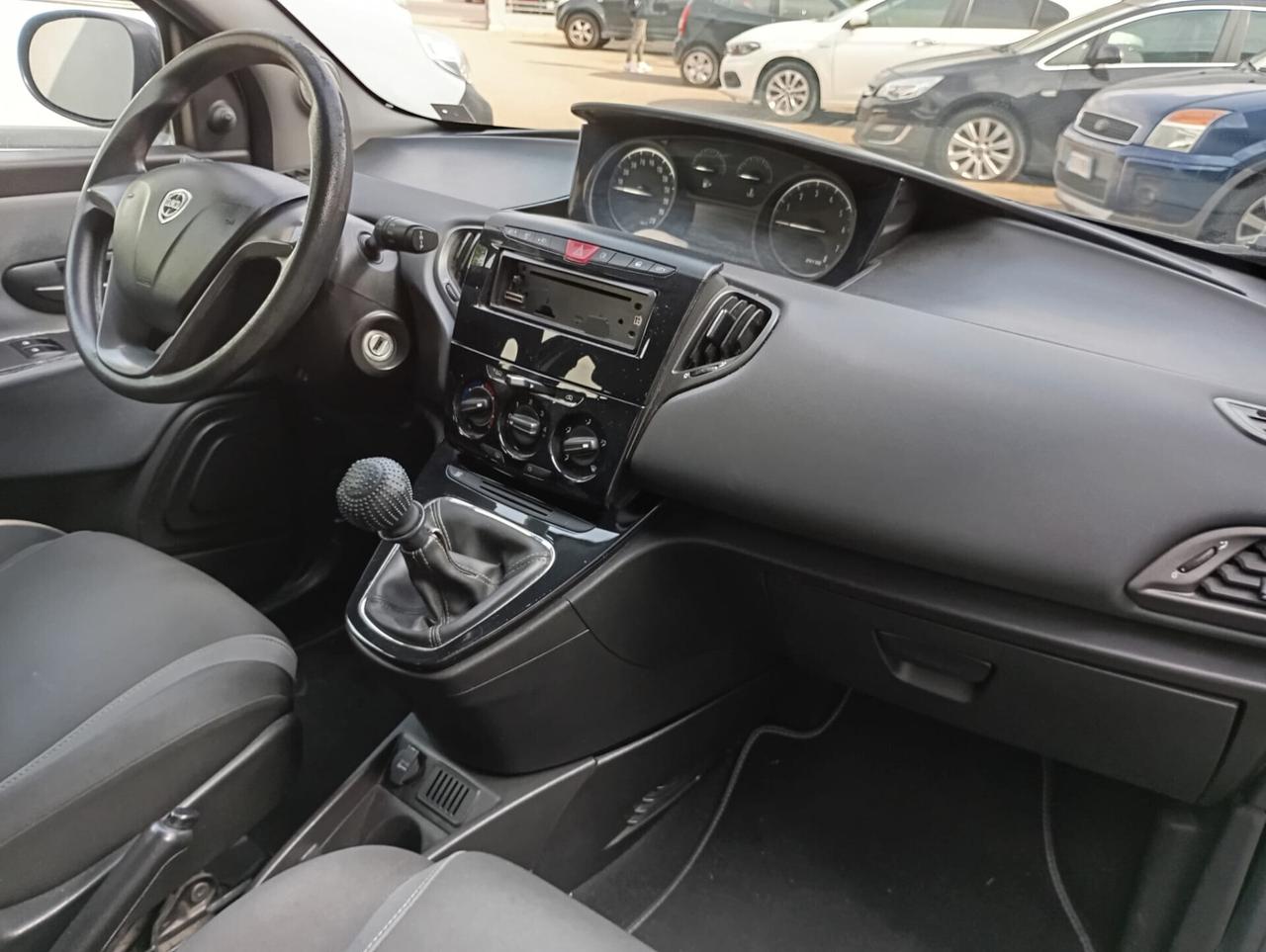 Lancia Ypsilon 1.2 69 CV 5 porte Silver