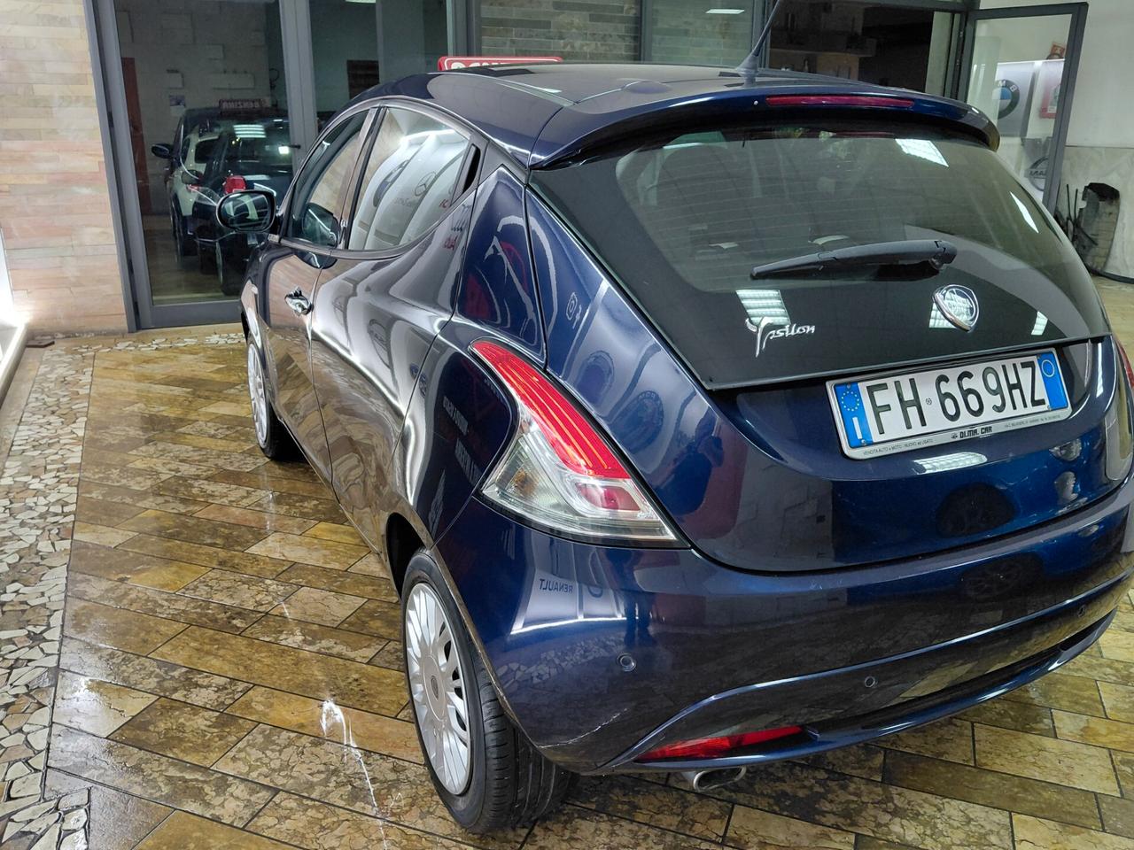 Lancia Ypsilon 1.2 69 CV 5 porte soli 68000 km